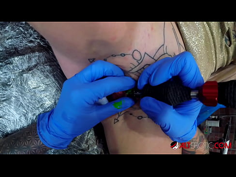 ❤️ Sully Savage mai tsananin jarfa ta yi tattoo a kan kwarin ta ❤️❌ a mu ❌❤
